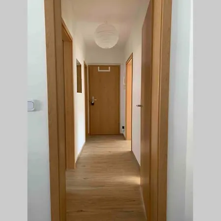 Moderne Fuer 5 Gaeste In * كورورت اوبرويسنثا