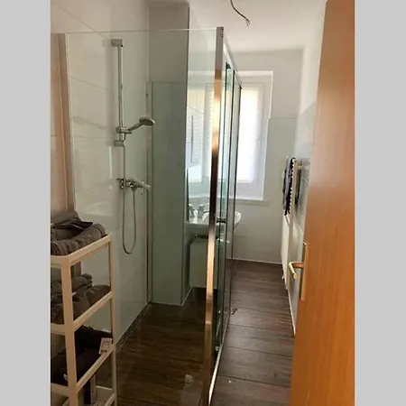 Moderne Fuer 5 Gaeste In *